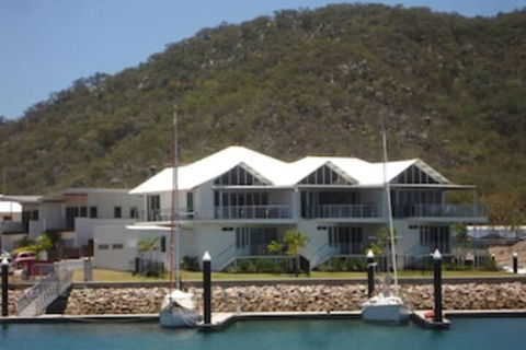 Waters Edge Townhouse 4 - Hotel Accommodation 0