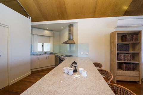 Waters Edge Townhouse 4 - Hotel Accommodation 6