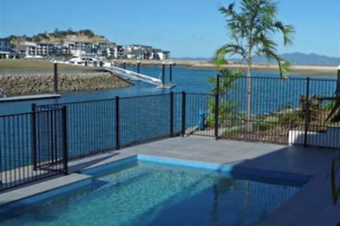 Waters Edge Townhouse 4 - Hotel Accommodation 2