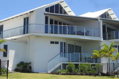 Waters Edge Townhouse 4 - Hotel Accommodation 1