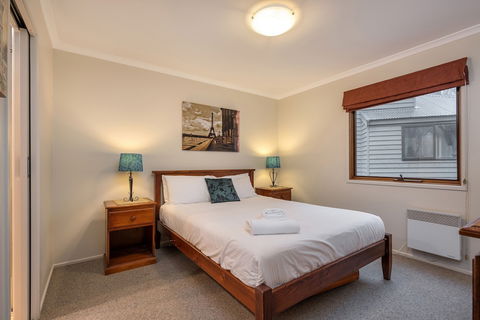 Absinthe - Hotel Accommodation 2