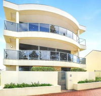 Ultimate Esplanade 3 Storey Experience WiFi - Hotel Accommodation