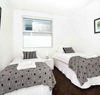 Broadway in Elwood on the Canal - Hotel Accommodation