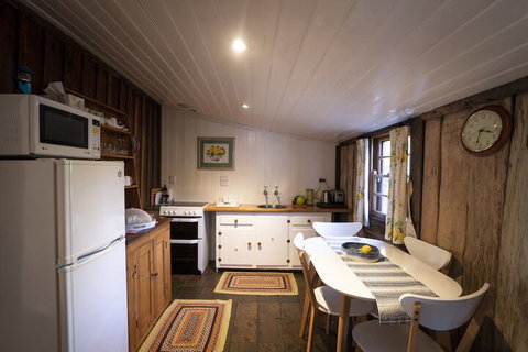 Camerons Cottage - Hotel Accommodation 2