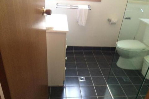 Whispering Pines 2 - Hotel Accommodation 6