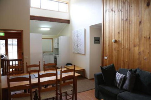 Whispering Pines 2 - Hotel Accommodation 2