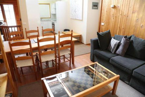 Whispering Pines 2 - Hotel Accommodation 4