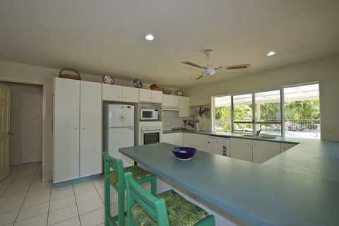 John's Tropical Island Home - Hotel Accommodation 1