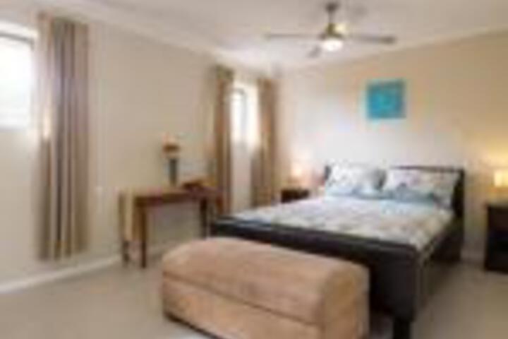 Deception Bay North QLD Hotel Accommodation