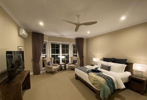 Kerami Manor - Hotel Accommodation 6