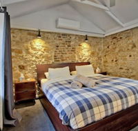Heritage Listed Sandstone Cottage - Hotel Accommodation