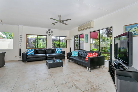 Trinity Breezes At Trinity Beach - Hotel Accommodation 2