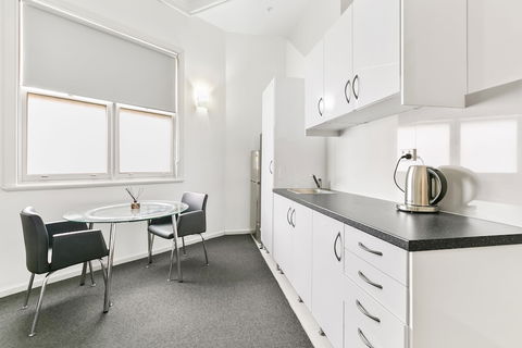 Excelsior Serviced Apartments - Hotel Accommodation 3