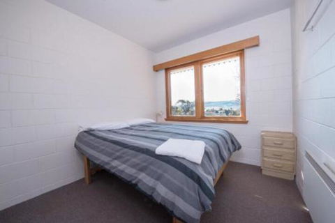 Alpine Apartment Great Location With Views Of Lake Jindabyne - Hotel Accommodation 5