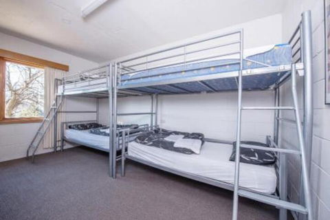 Alpine Apartment Great Location With Views Of Lake Jindabyne - Hotel Accommodation 6