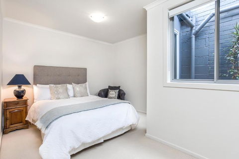 Paris On Maroondah - Hotel Accommodation 6