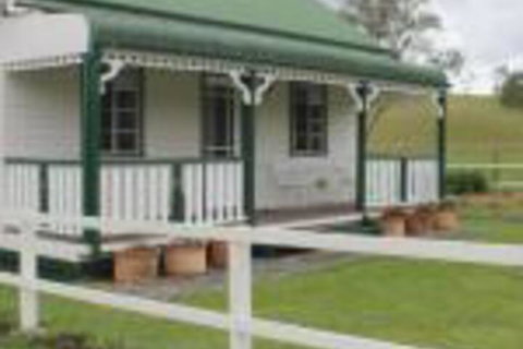 The Dollhouse Cottage - Hotel Accommodation 0