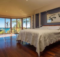 Tura Beach House on Pacific Way - Hotel Accommodation