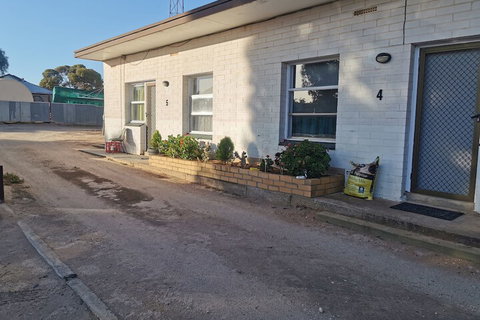 Kimba Units - Hotel Accommodation 3