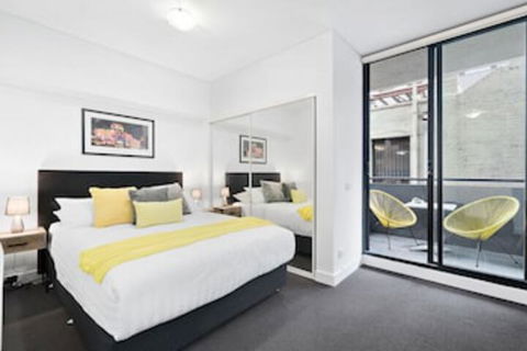LIZZI, Melbourne Studio Apartment - Hotel Accommodation 0