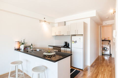 LANCE, 1BDR Melbourne Apartment - Hotel Accommodation 4