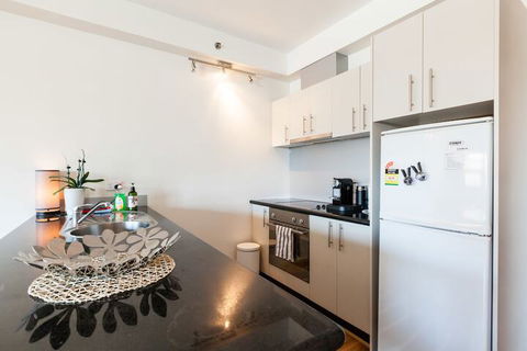 LANCE, 1BDR Melbourne Apartment - Hotel Accommodation 2