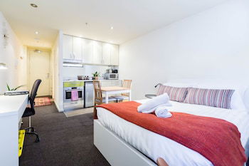 EMILY, Carlton Studio Apartment - Hotel Accommodation 1