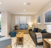 Executive 2 Storey Apartment with Pool - Hotel Accommodation
