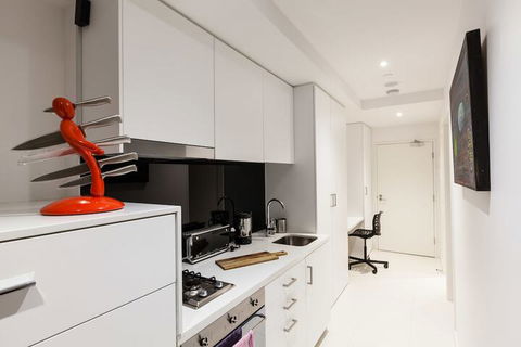 CLARK, 1BDR Melbourne Apartment - Hotel Accommodation 4