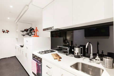 CLARK, 1BDR Melbourne Apartment - Hotel Accommodation 3