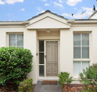 Smart Caulfield Townhouse - Hotel Accommodation