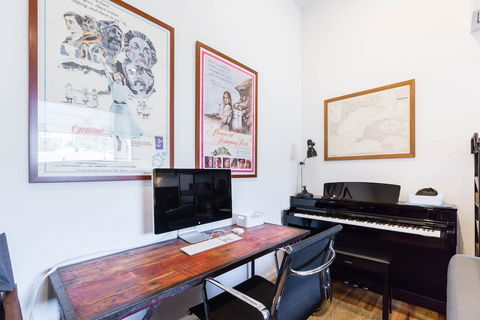 MURRAY, 1BDR Fitzroy Apartment - Hotel Accommodation 0