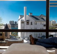 Couples Gateway in Sunny Elizabeth Bay - Hotel Accommodation