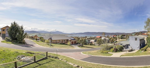 Ned Kelly's Retreat - Sophisticated Style With Modern Convenience And Magical Outlook - Hotel Accommodation 1