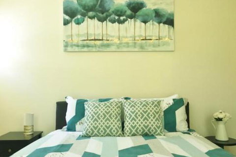 Three Sisters Garden Cottage - Hotel Accommodation 5