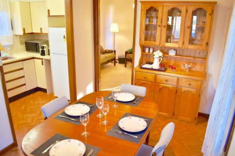 Three Sisters Garden Cottage - Hotel Accommodation 2