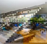Maggies Beachfront Apt. 12 - Hotel Accommodation