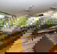 Maggies Beachfront Apt. 2 - Hotel Accommodation
