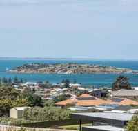 Encounter Beach House with stunning views - Hotel Accommodation