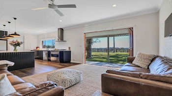 Your Luxury Escape - Paul's Farmhouse - Hotel Accommodation 1