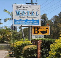 Black Swan Waterfront Motel Not Suitable for Children - Hotel Accommodation