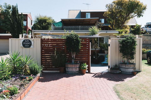 Sun Studio At Quinns Beach - Hotel Accommodation 0