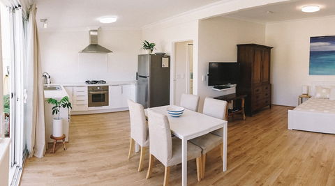 Sun Studio At Quinns Beach - Hotel Accommodation 3