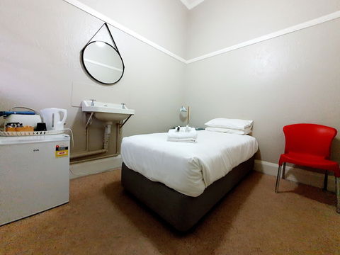 Royal Hotel West Wyalong - Hotel Accommodation 4