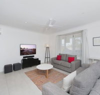 Ronald Avenue 101 Sea Behind The Trees - Hotel Accommodation