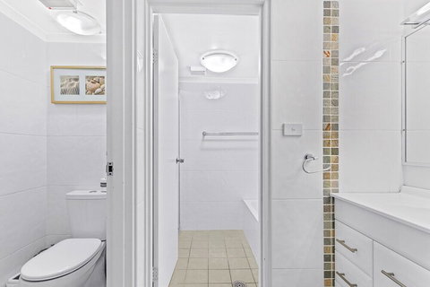 Grevillia, Bay Parklands, Unit 38/2 Gowrie Avenue - Hotel Accommodation 5