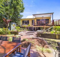 CABARITA BEACH BLISS HOLIDAY HOME on the LAKE - Hotel Accommodation