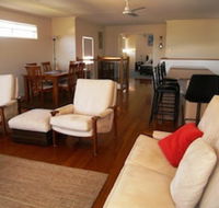 Clovelly Beach Townhouse - Hotel Accommodation
