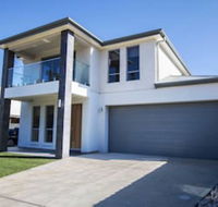 The Races - Swanport - Hotel Accommodation