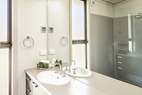 Ecocrackenback 9 'Sustainable Chalet Close To The Slopes.' - Hotel Accommodation 1